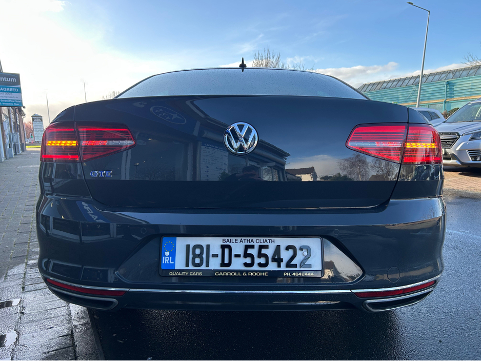 2018 Volkswagen Passat - image 13