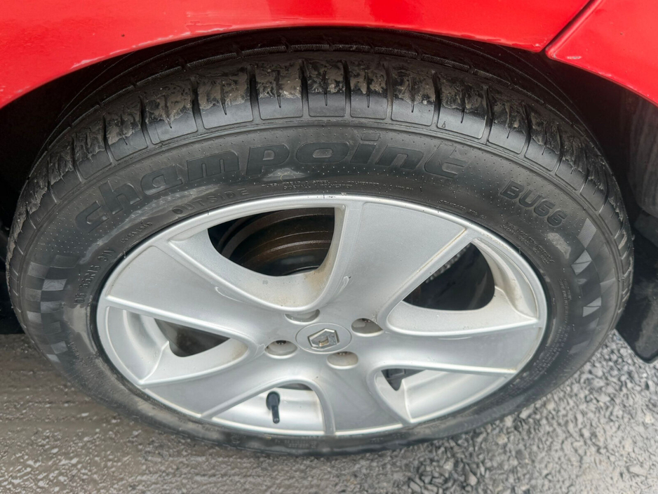 2016 Renault Clio - image 9