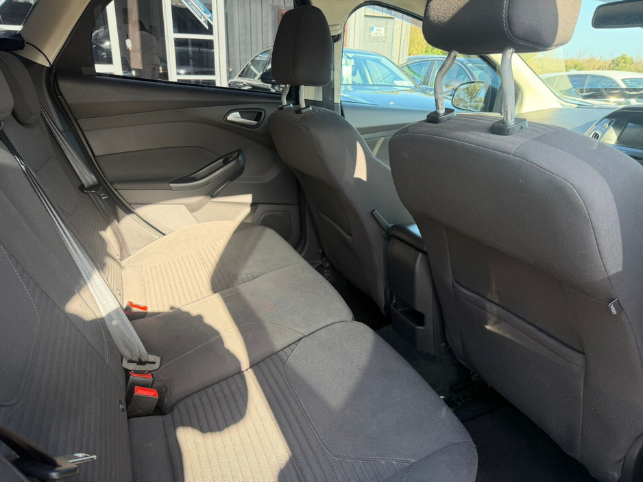 2017 Ford Focus - image 16
