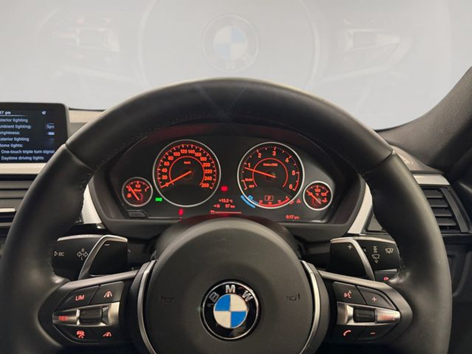 2015 BMW 3 Series - image 13