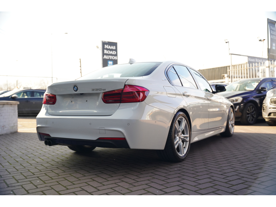 2016 BMW 3 Series - image 3