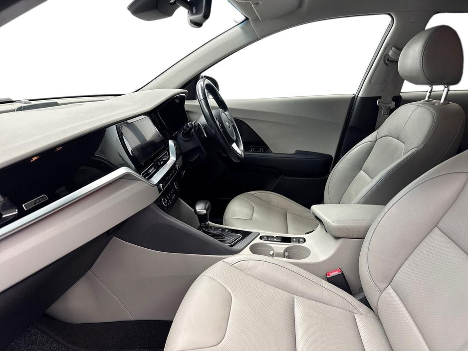 2021 Kia Niro - image 2