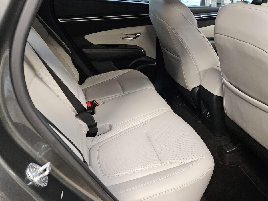2022 Hyundai Tucson - image 6