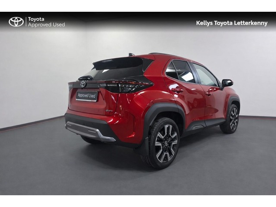 2025 Toyota Yaris Cross - image 2