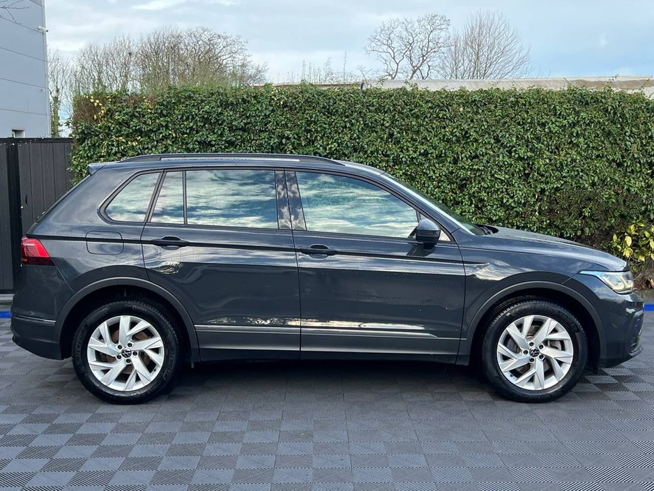 2022 Volkswagen Tiguan LIFE 1.4 TSI PLUG-IN HYBRID // FULL SERVICE HISTORY // APPLE CARPLAY/ANDROID AUTO // ADAPTIVE CRUISE CONTROL €28,950