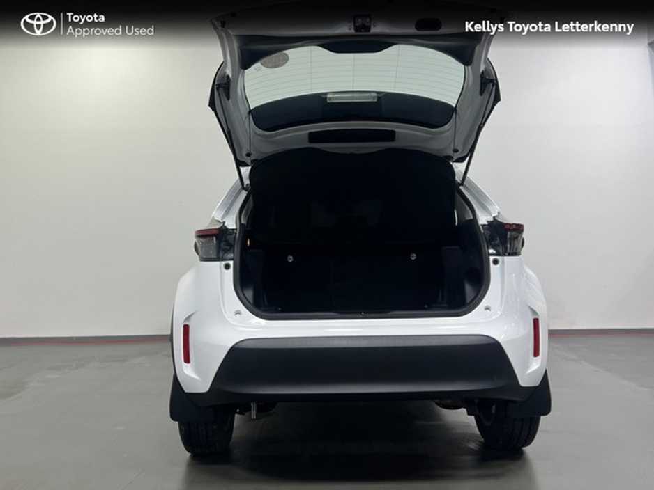 2022 Toyota Yaris Cross - image 10