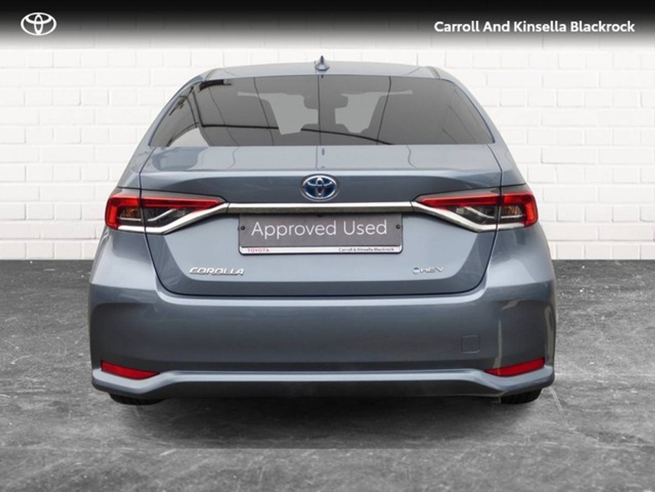 2023 Toyota Corolla Hybrid Luna Sport Saloon €28,950