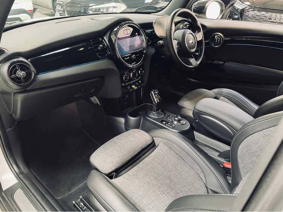 2023 MINI Cooper S - image 12