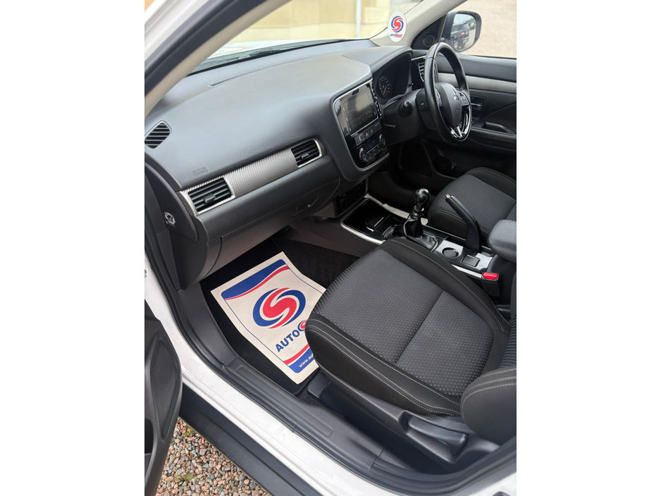 2018 Mitsubishi Outlander - image 11