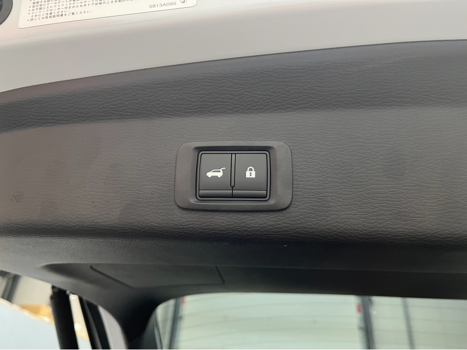 2024 Mitsubishi Outlander - image 9