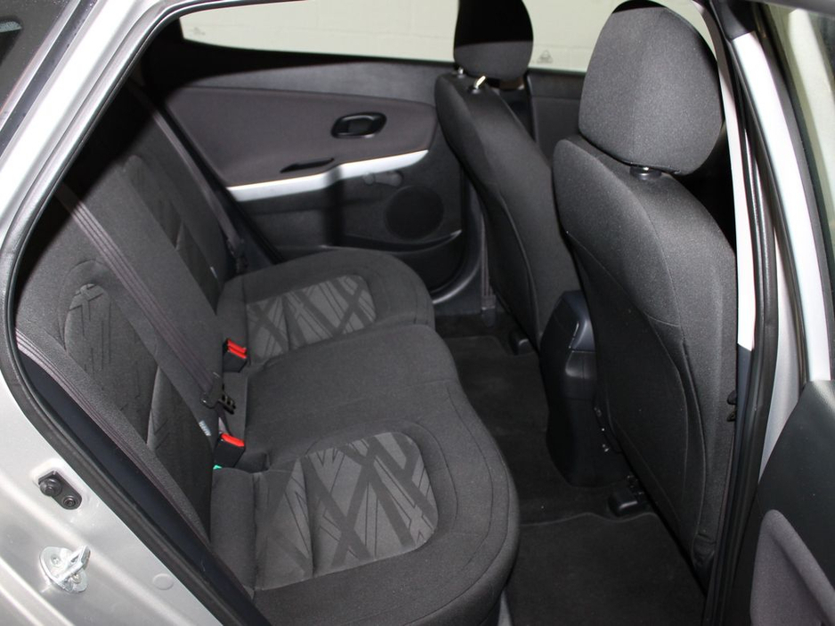 2016 Kia Ceed - image 14