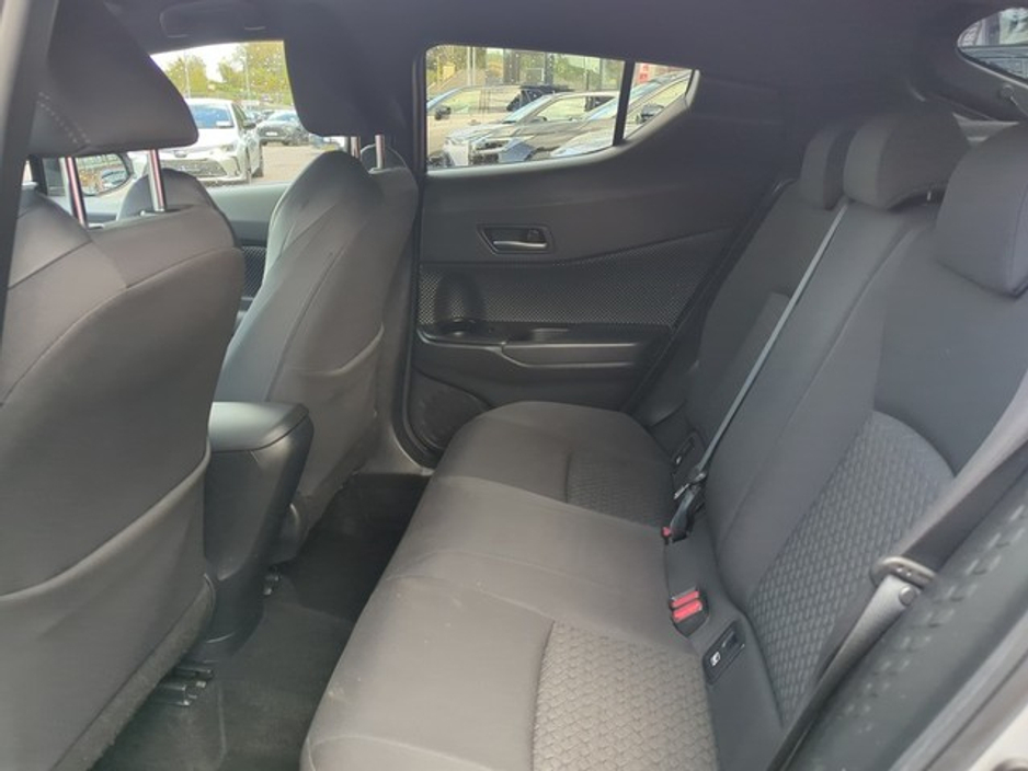 2022 Toyota C-HR - image 7