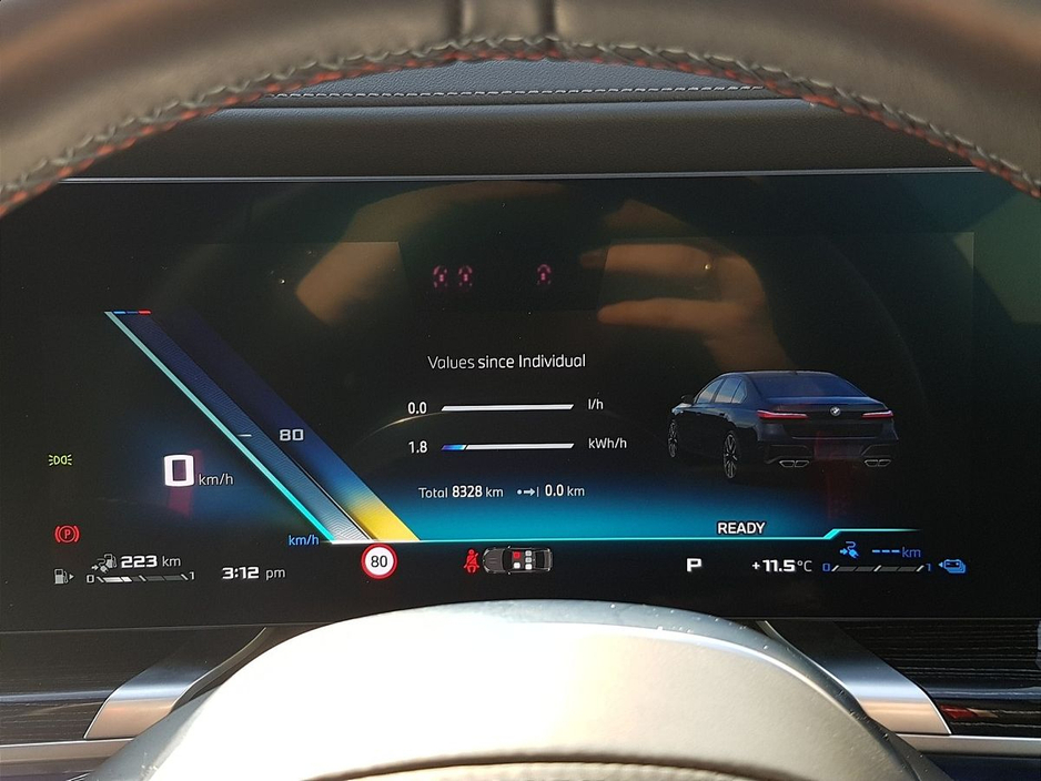 2025 BMW 7 Series - image 9