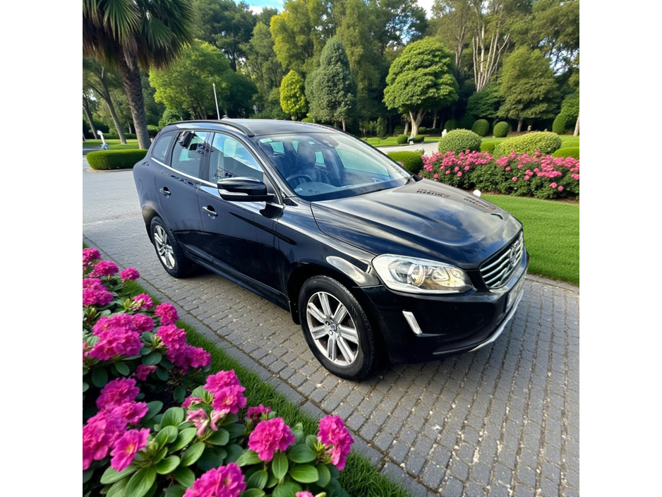 2017 Volvo XC60 - image 3