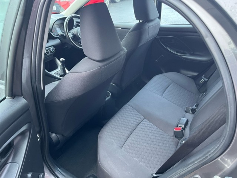 2022 Toyota Yaris - image 7