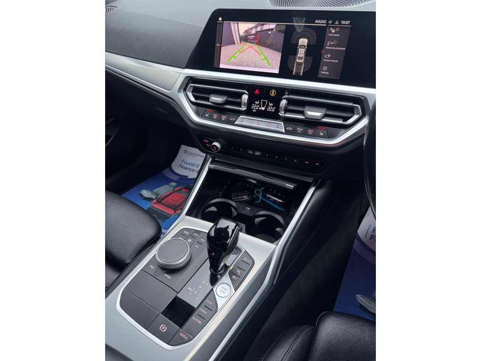 2021 BMW 3 Series - image 17