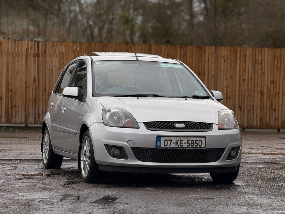 2007 Ford Fiesta - image 9