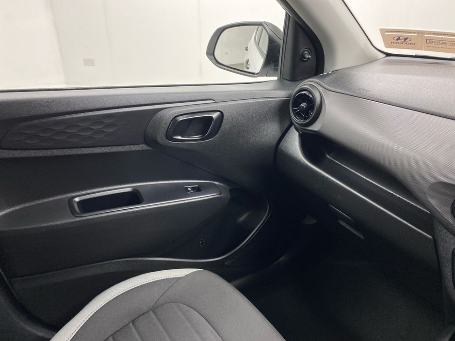 2024 Hyundai i10 - image 19