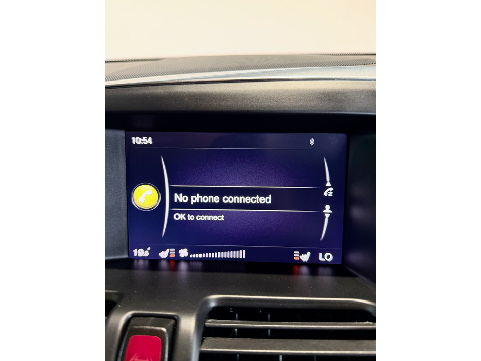 2017 Volvo XC60 - image 20