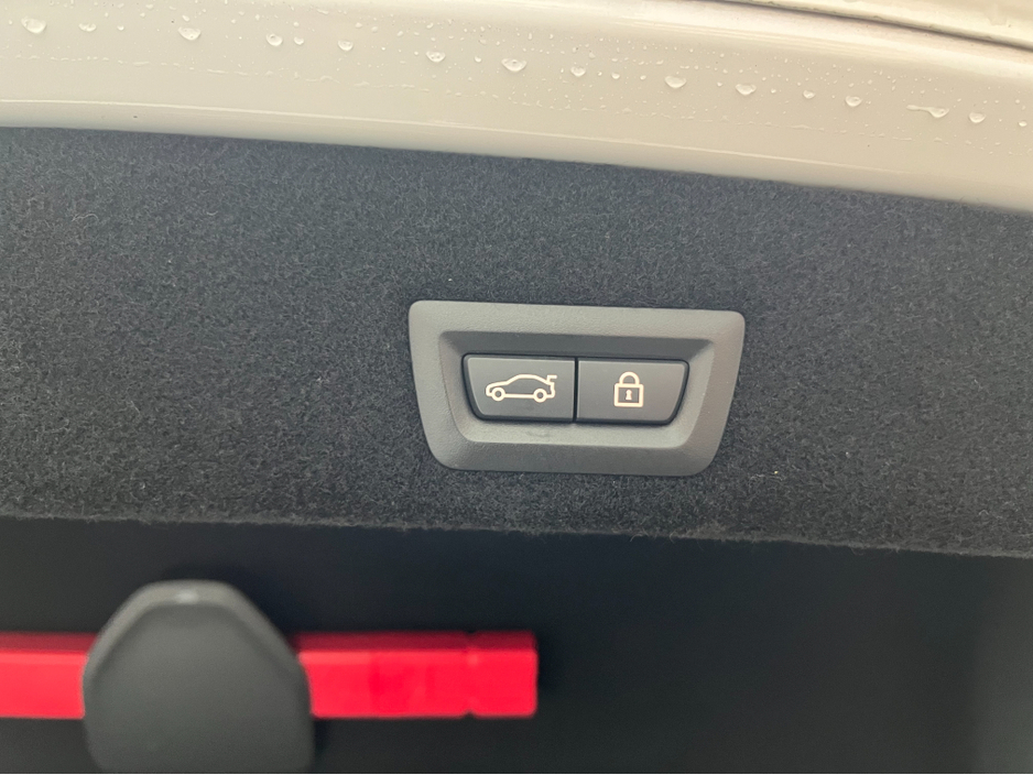 2017 BMW 7 Series - image 8