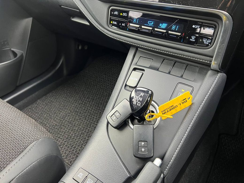 2016 Toyota Auris - image 7