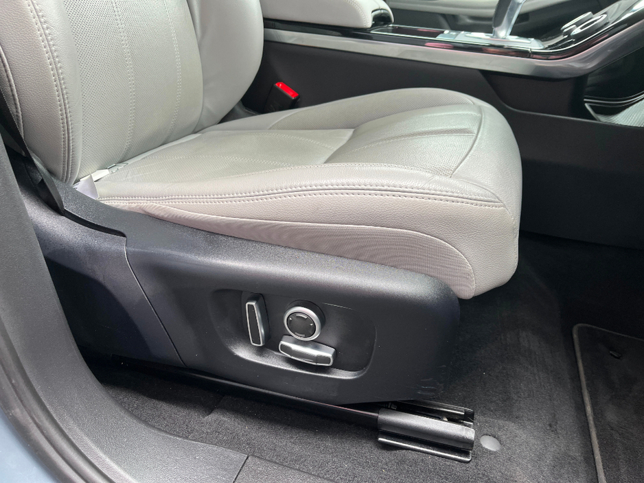 2021 Land Rover Range Rover Evoque - image 19