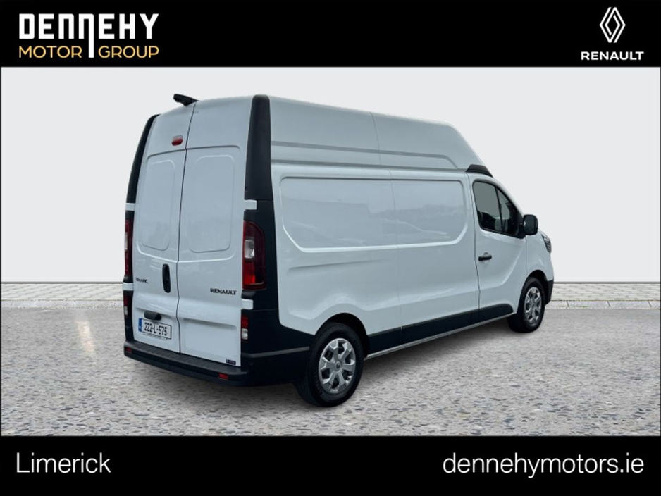 2022 Renault Trafic - image 15