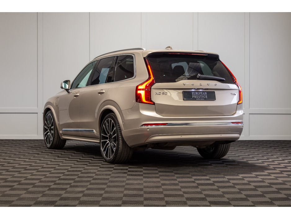 2025 Volvo XC90 - image 4