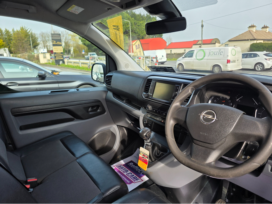 2020 Opel Vivaro - image 9