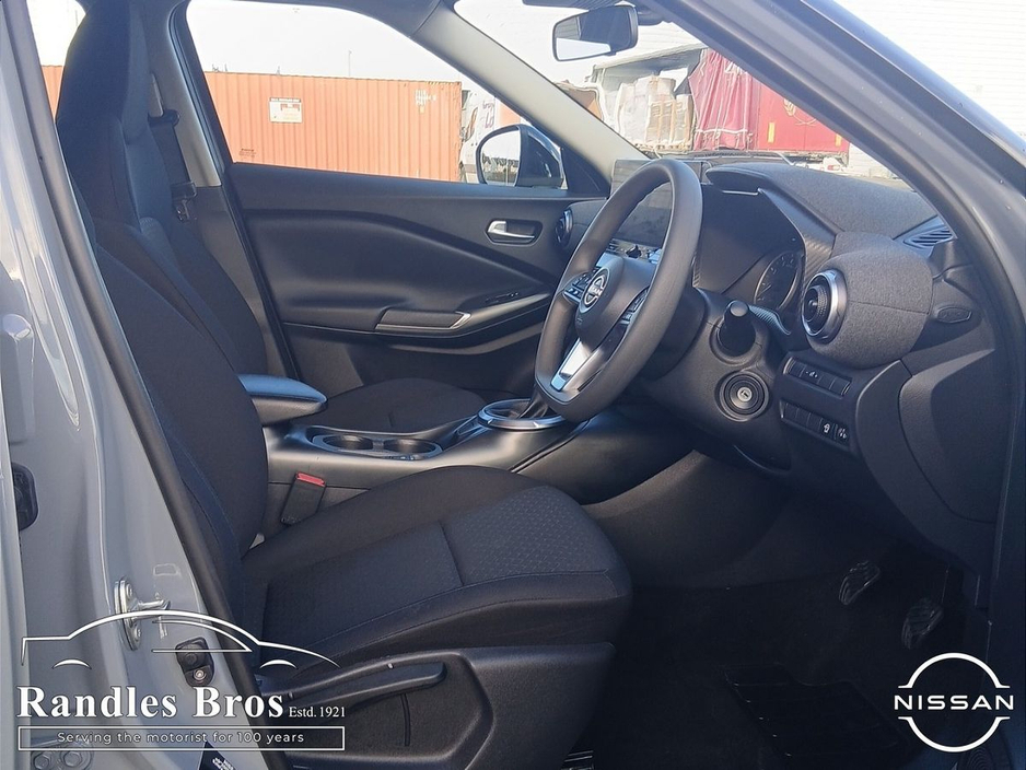 2025 Nissan Juke - image 9