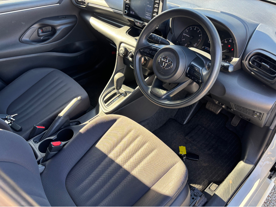 2022 Toyota Yaris - image 8