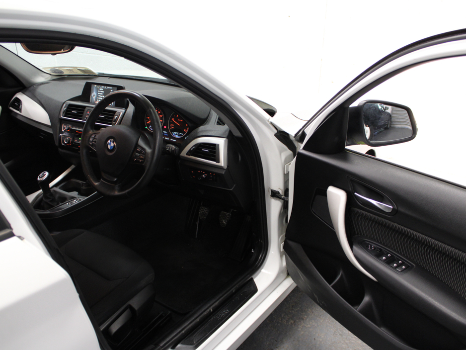 2016 BMW 1 Series - image 22