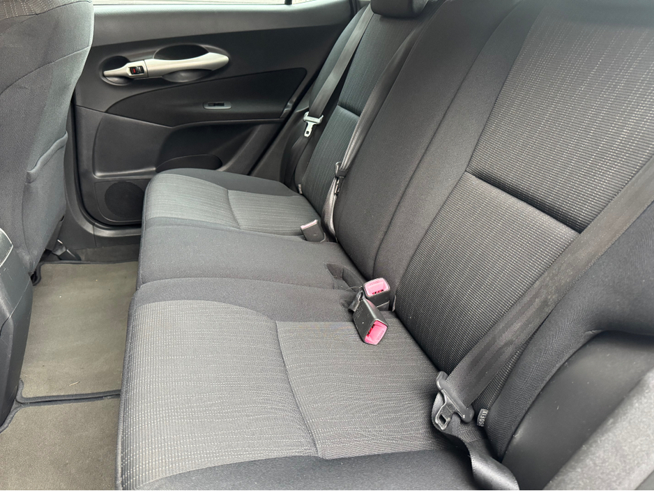 2007 Toyota Auris - image 13