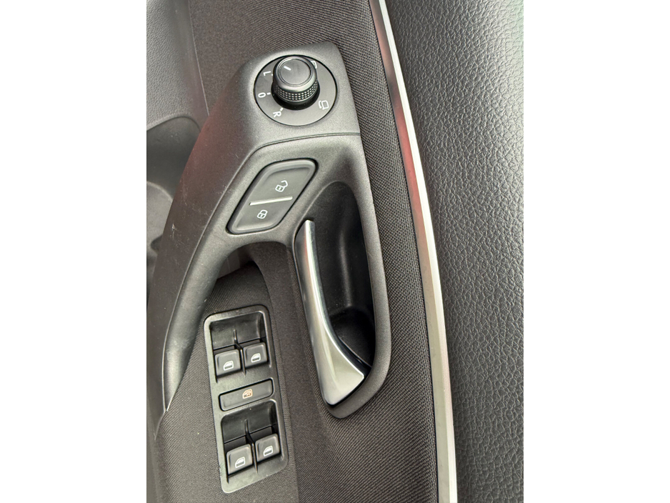 2015 Volkswagen Polo 1.2 TSI 3DR 90HP Comfortline + €11,390