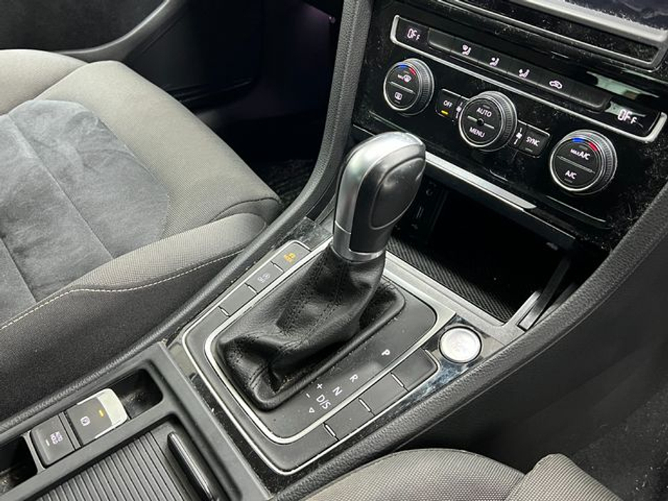 2016 Volkswagen Golf - image 8