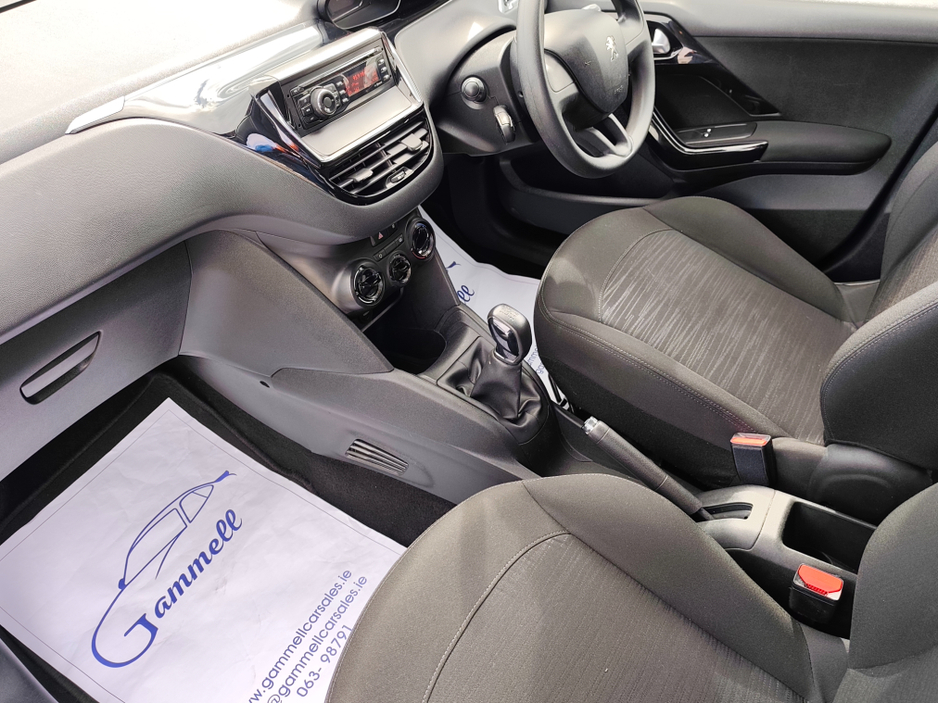 2015 Peugeot 208 - image 10