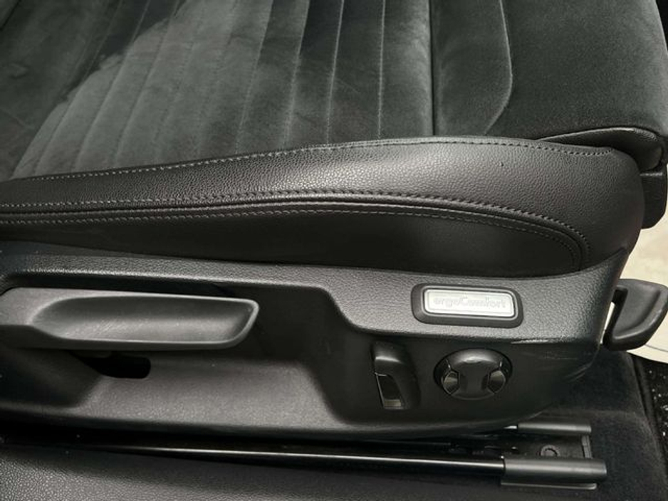 2018 Volkswagen Passat - image 27