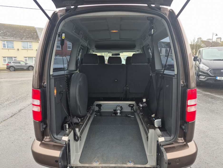 2014 Volkswagen Caddy - image 9