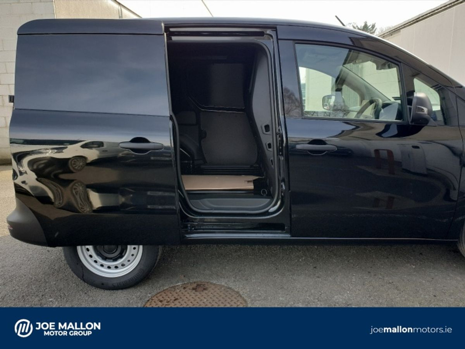 2026 Renault Kangoo - image 18