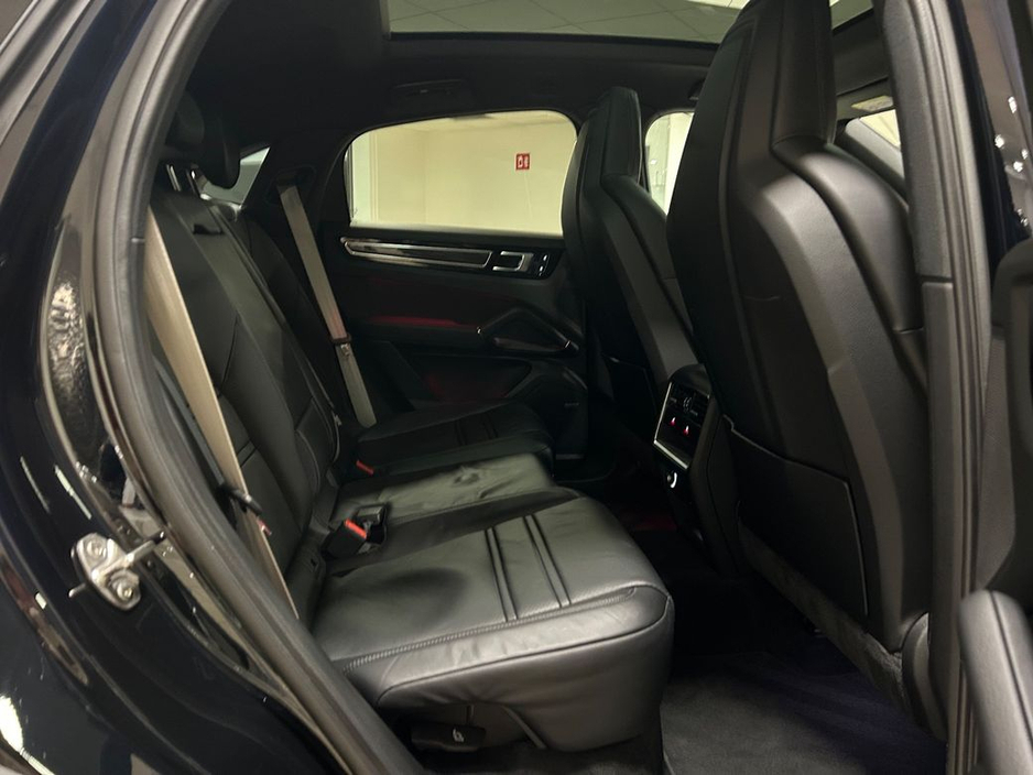2023 Porsche Cayenne - image 27