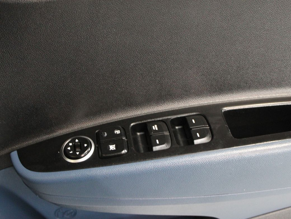 2015 Hyundai i10 - image 25