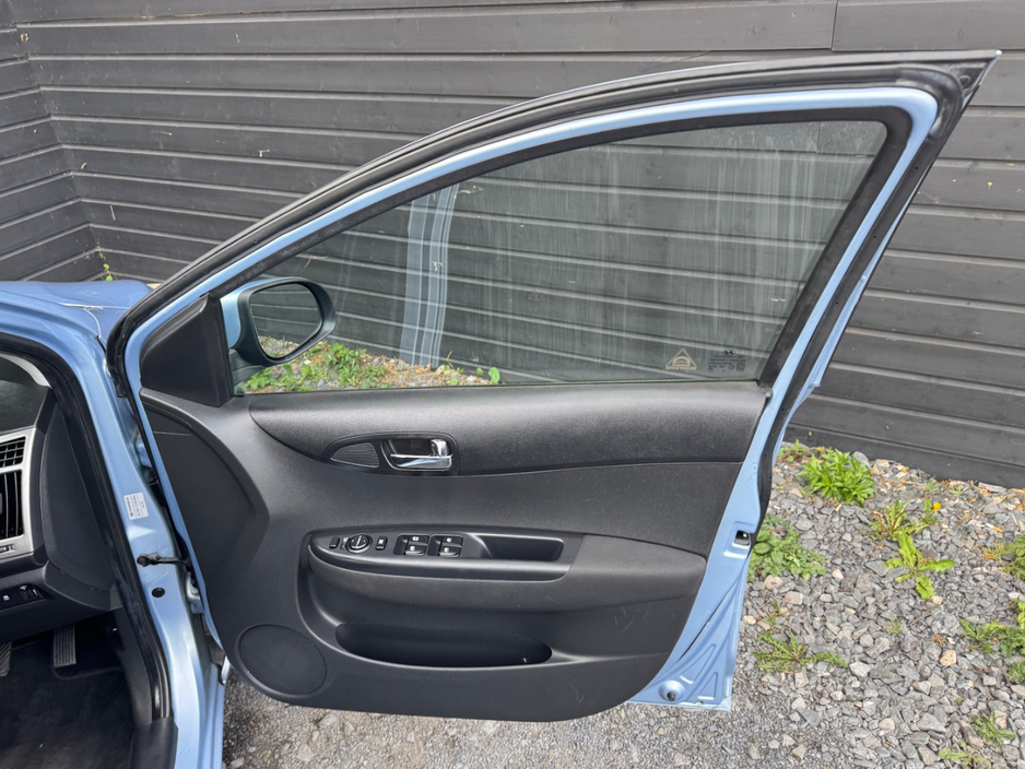 2012 Hyundai i20 - image 18