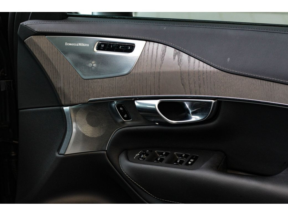 2022 Volvo XC90 RECHARGE T8 ULTIMATE DARK AWD €59,899