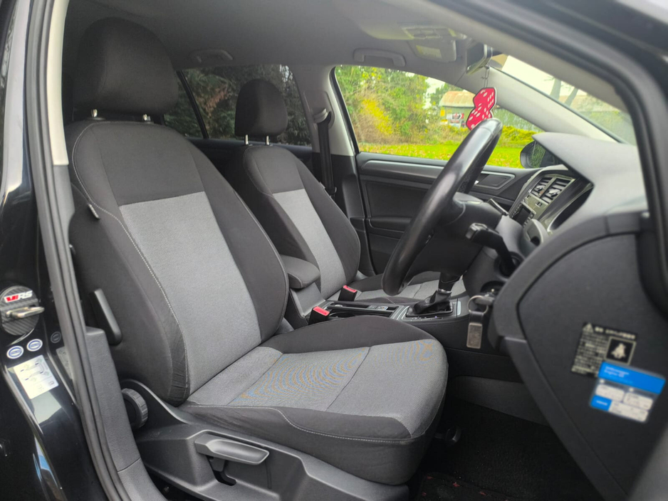 2014 Volkswagen Golf - image 22