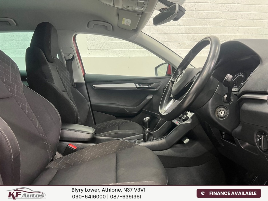 2020 Skoda Karoq - image 12