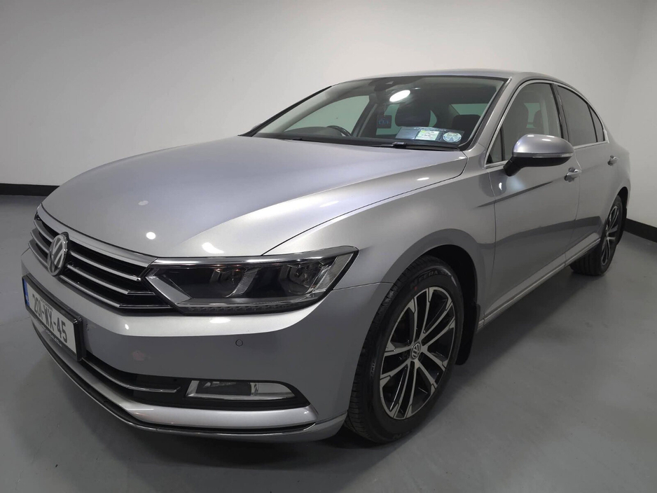 2020 Volkswagen Passat - image 3