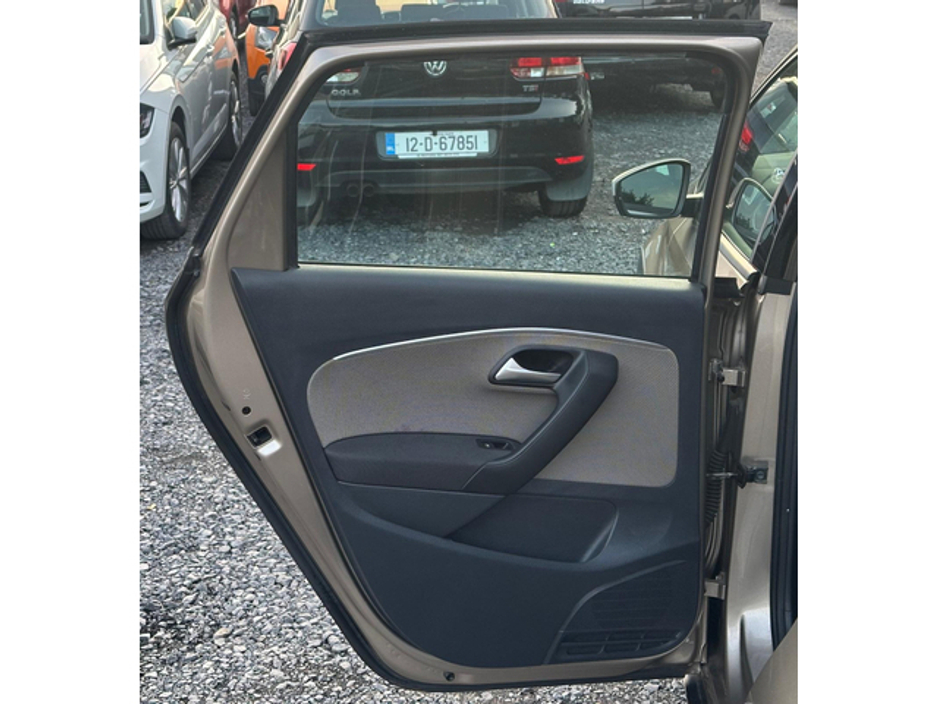 2014 Volkswagen Polo - image 6