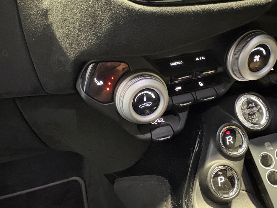 2020 Aston Martin Vantage - image 13