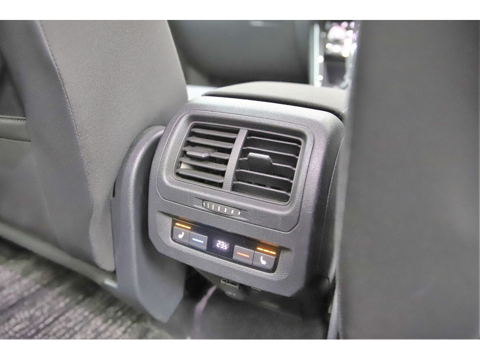 2016 Volkswagen Touran - image 25