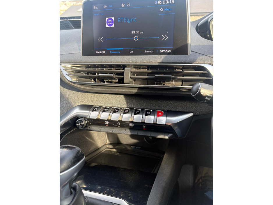 2019 Peugeot 3008 - image 12